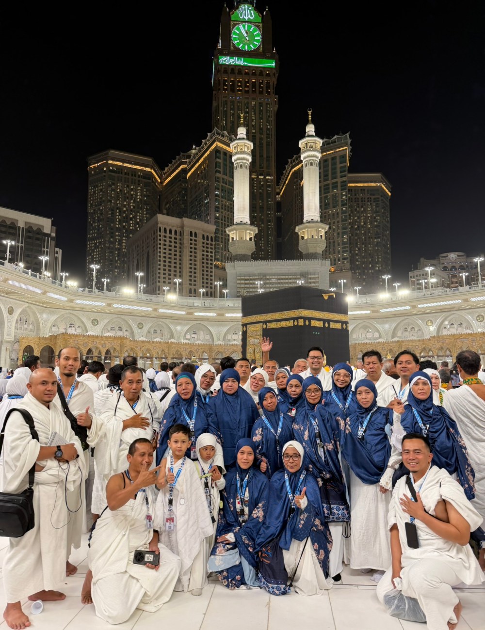 Suasana ibadah jemaah di Masjidil Haram pada malam hari