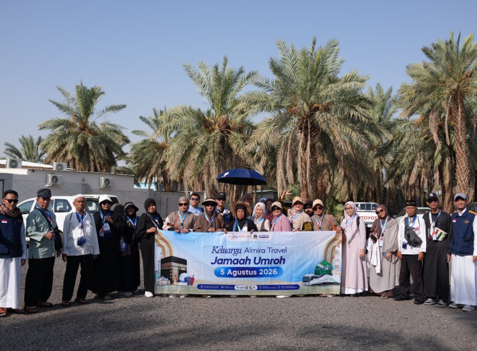 Jemaah Almira dalam perjalanan wisata di Madinah